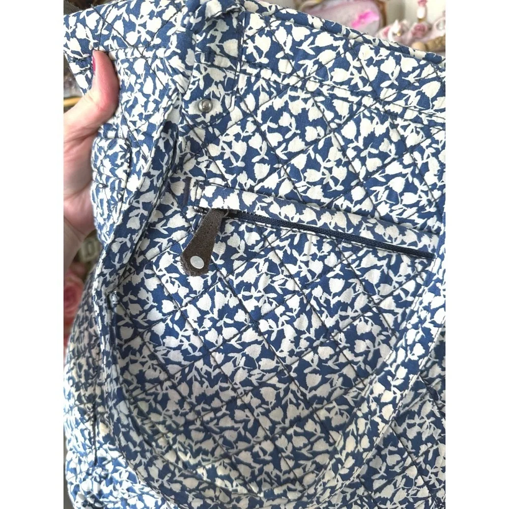 American Eagle Blue & White floral print quilted tote bag